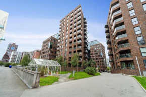 Cozy & Private Seaview Retreat - 2 Balconies, 11th Floor, Elevator